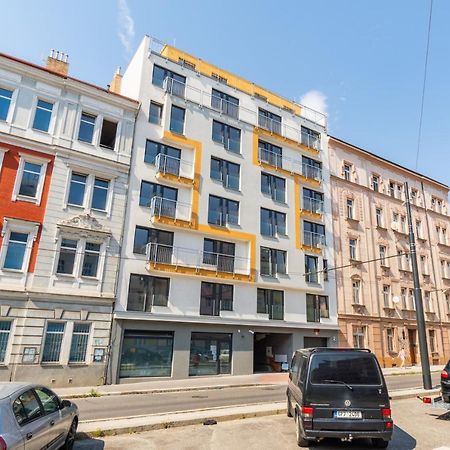 Brand New Studio Apartment #21 With Free Secure Parking In The Center Prag Dış mekan fotoğraf