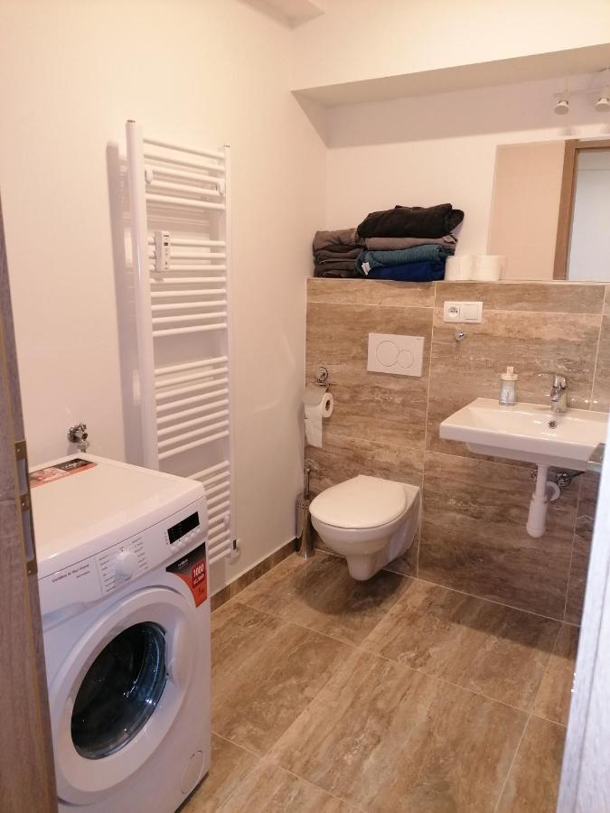 Brand New Studio Apartment #21 With Free Secure Parking In The Center Prag Dış mekan fotoğraf