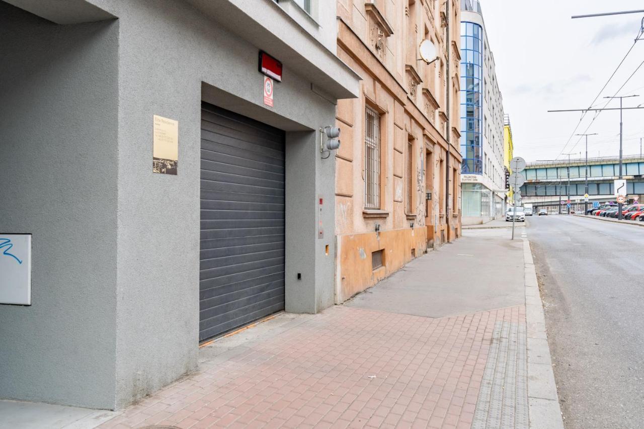 Brand New Studio Apartment #21 With Free Secure Parking In The Center Prag Dış mekan fotoğraf